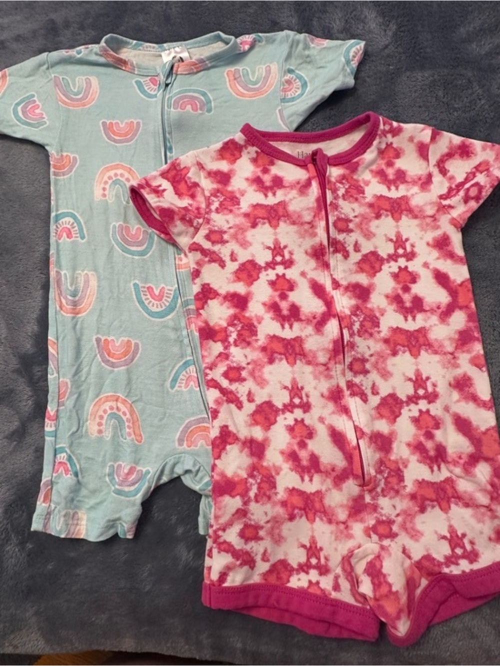 🌈 18M Romper Bundle | Gerber Rainbow & Hanes Tie Dye One-Piece Pajamas *